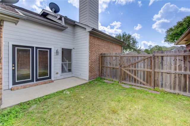 308 N Ranch House Road, Angleton, TX 77515