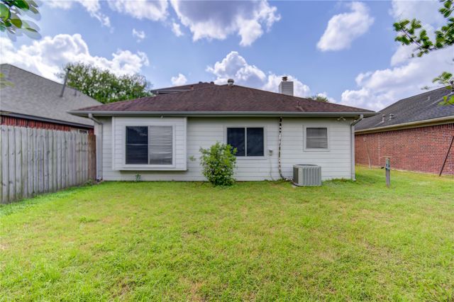 308 N Ranch House Road, Angleton, TX 77515