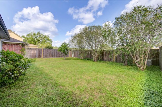 308 N Ranch House Road, Angleton, TX 77515