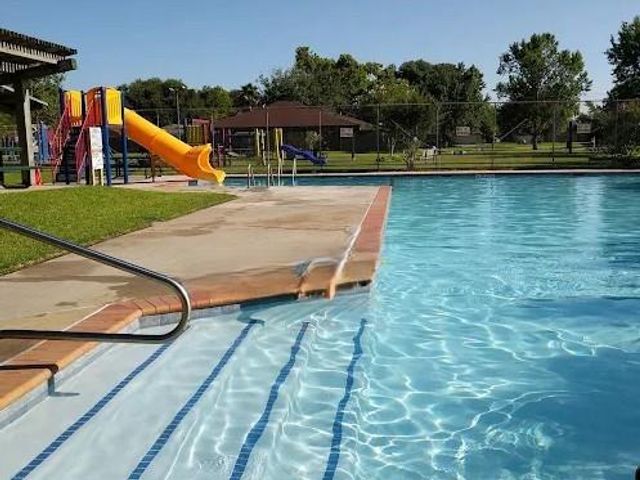 308 N Ranch House Road, Angleton, TX 77515