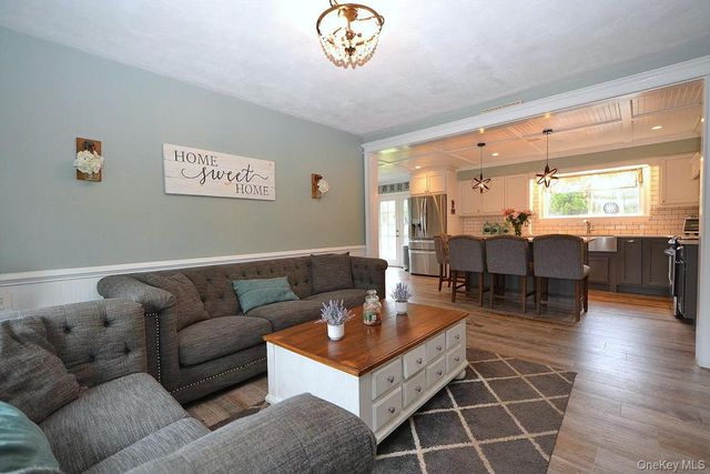 14 Mark Lane, Farmingville, NY 11738