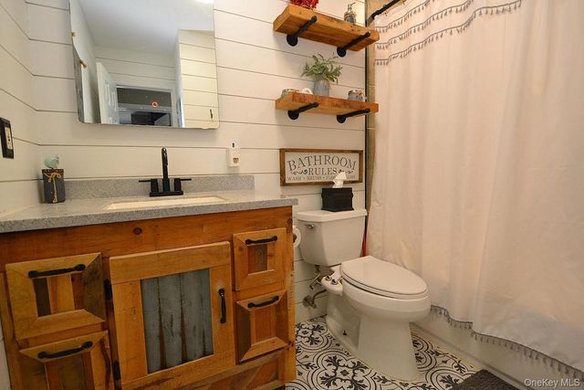 14 Mark Lane, Farmingville, NY 11738