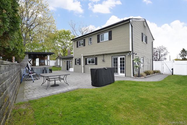 14 Mark Lane, Farmingville, NY 11738