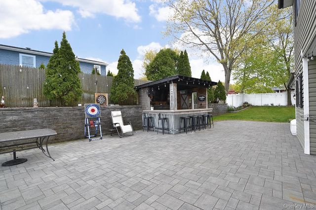 14 Mark Lane, Farmingville, NY 11738