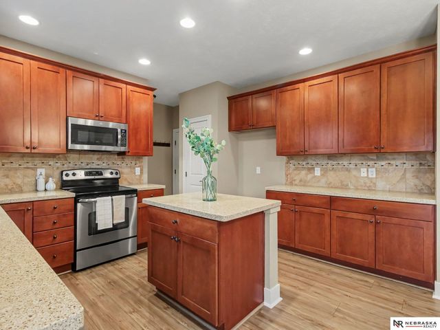 17019 Chandler Street, Omaha, NE 68136