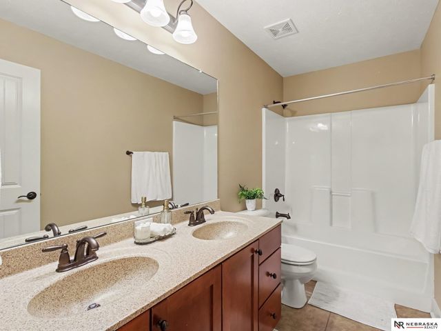 17019 Chandler Street, Omaha, NE 68136