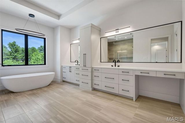 1 TBB Hawthorne I @ Ballas Ridge, Des Peres, MO 63131