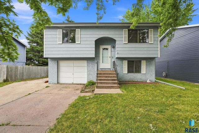 4713 W St James Dr Drive, Sioux Falls, SD 57106