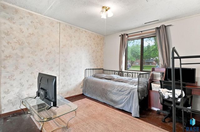 4713 W St James Dr Drive, Sioux Falls, SD 57106