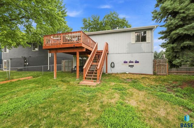 4713 W St James Dr Drive, Sioux Falls, SD 57106