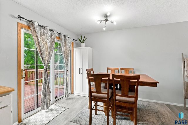 4713 W St James Dr Drive, Sioux Falls, SD 57106