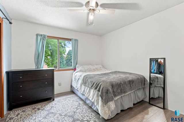 4713 W St James Dr Drive, Sioux Falls, SD 57106