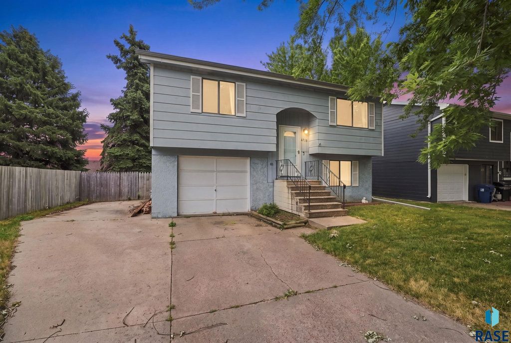4713 W St James Dr Drive, Sioux Falls, SD 57106