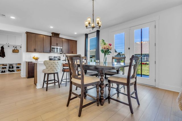 2404 Beaver Dr, Murfreesboro, TN 37128