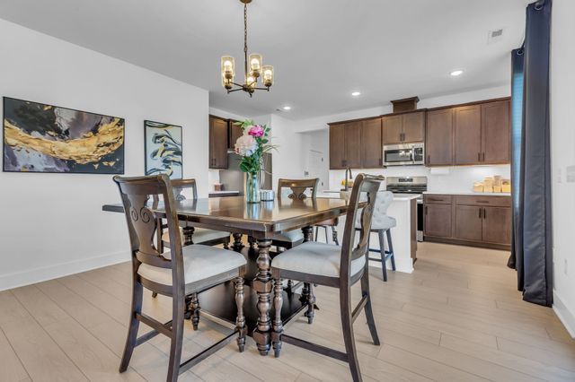 2404 Beaver Dr, Murfreesboro, TN 37128