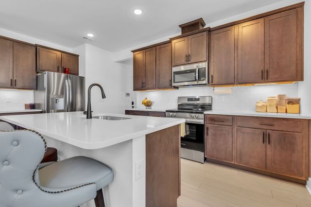 2404 Beaver Dr, Murfreesboro, TN 37128