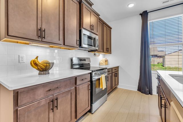 2404 Beaver Dr, Murfreesboro, TN 37128