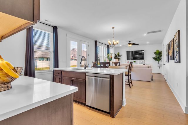 2404 Beaver Dr, Murfreesboro, TN 37128