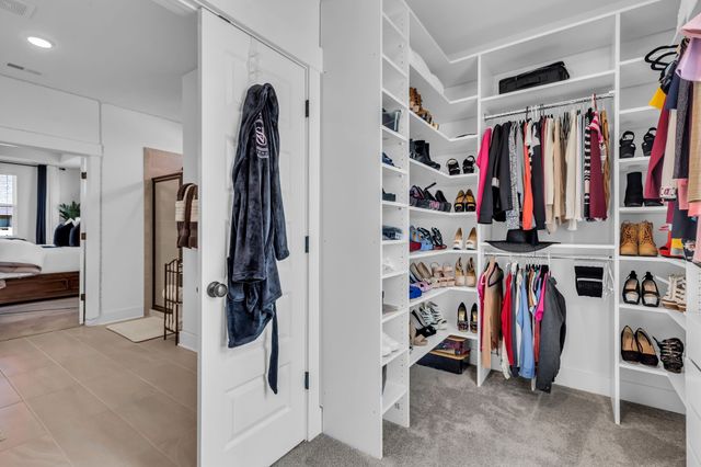 2404 Beaver Dr, Murfreesboro, TN 37128