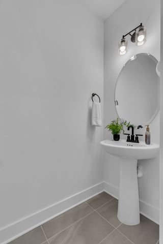 2404 Beaver Dr, Murfreesboro, TN 37128