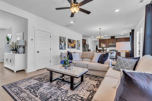 2404 Beaver Dr, Murfreesboro, TN 37128