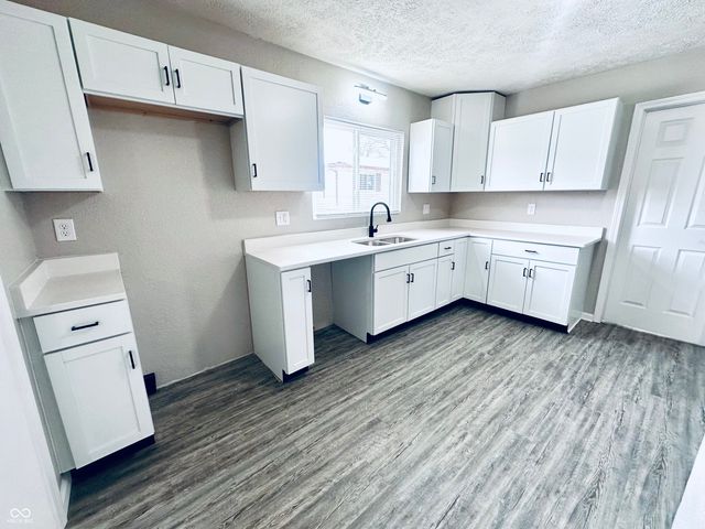 32 N McCullum Street, Knightstown, IN 46148