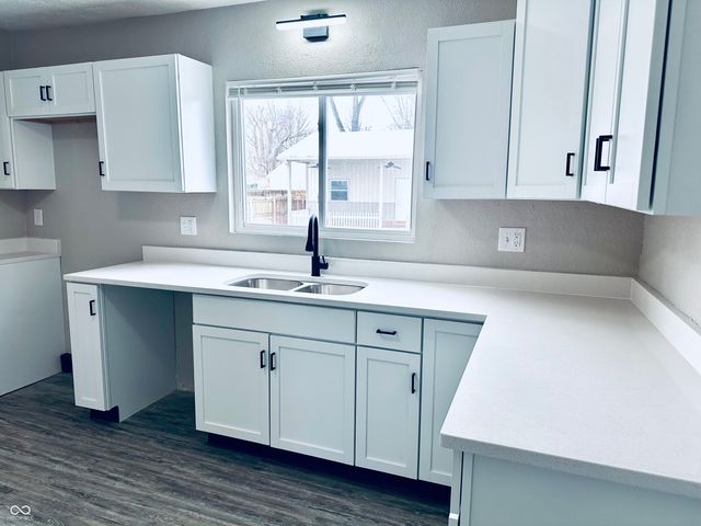 32 N McCullum Street, Knightstown, IN 46148