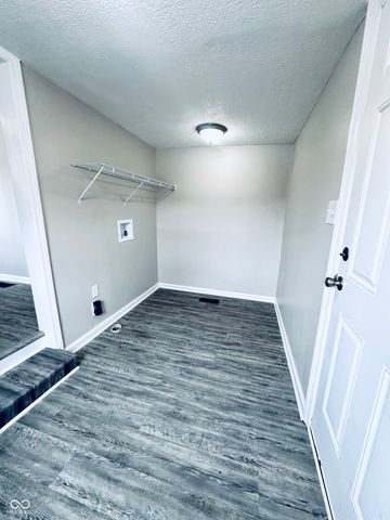 32 N McCullum Street, Knightstown, IN 46148
