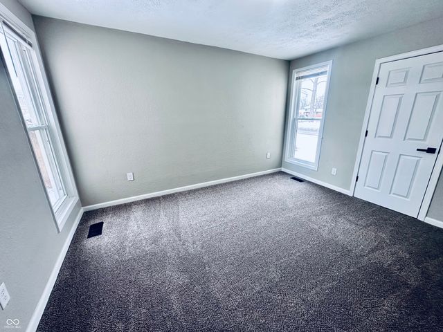 32 N McCullum Street, Knightstown, IN 46148