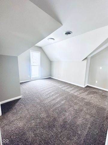32 N McCullum Street, Knightstown, IN 46148
