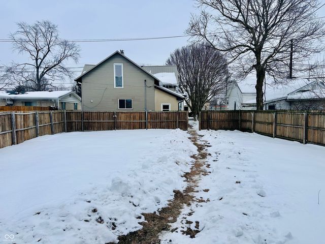 32 N McCullum Street, Knightstown, IN 46148
