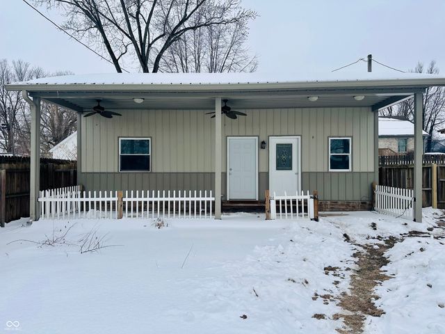 32 N McCullum Street, Knightstown, IN 46148