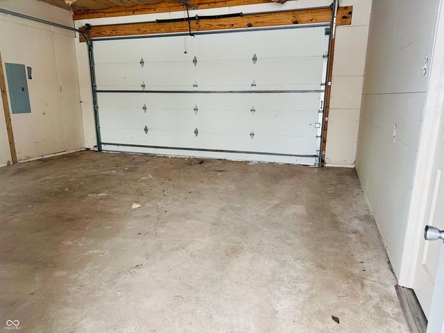 32 N McCullum Street, Knightstown, IN 46148