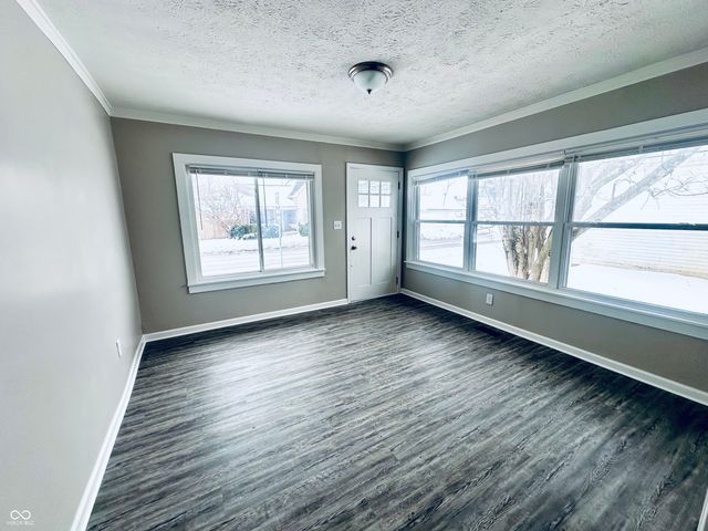 32 N McCullum Street, Knightstown, IN 46148