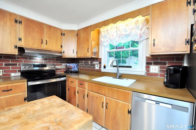 27 Ledgewood Drive, Farmington, CT 06032