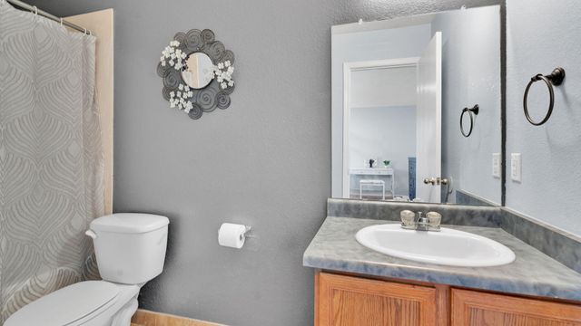 10804 Gentry Lane SW, Albuquerque, NM 87121