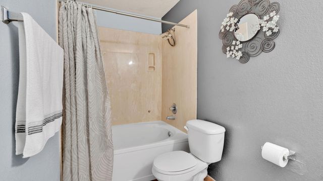 10804 Gentry Lane SW, Albuquerque, NM 87121