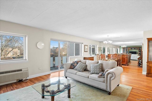 30 Greenridge Avenue 4M, White Plains, NY 10605