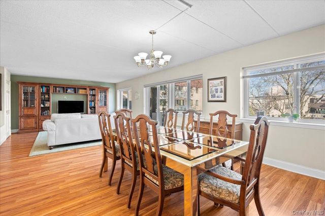 30 Greenridge Avenue 4M, White Plains, NY 10605