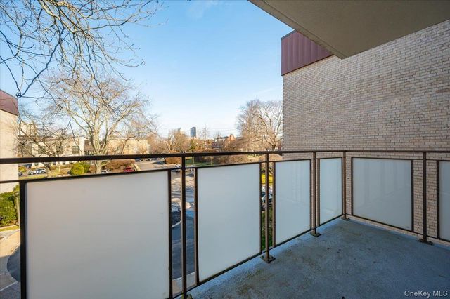 30 Greenridge Avenue 4M, White Plains, NY 10605