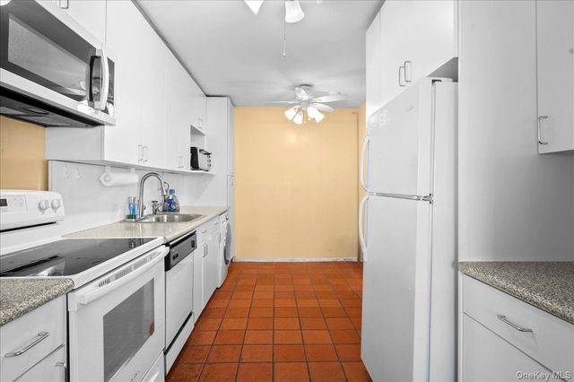 30 Greenridge Avenue 4M, White Plains, NY 10605