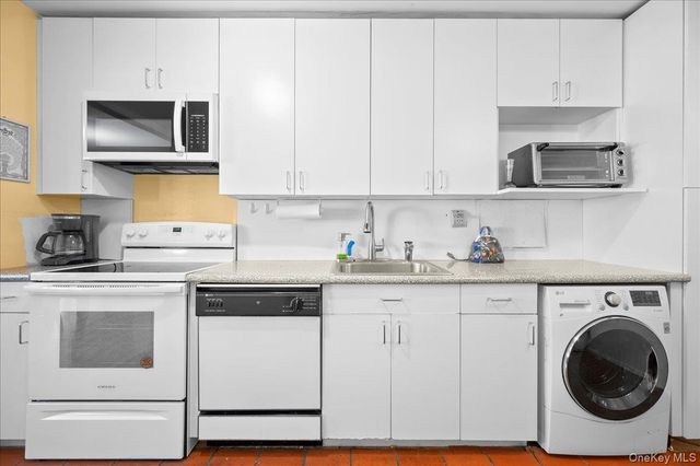 30 Greenridge Avenue 4M, White Plains, NY 10605