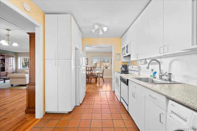 30 Greenridge Avenue 4M, White Plains, NY 10605