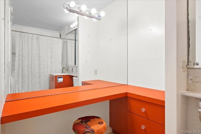 30 Greenridge Avenue 4M, White Plains, NY 10605