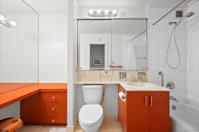 30 Greenridge Avenue 4M, White Plains, NY 10605