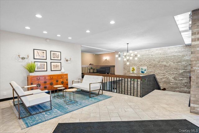 30 Greenridge Avenue 4M, White Plains, NY 10605