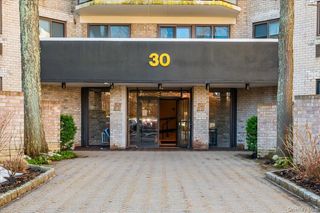 30 Greenridge Avenue 4M, White Plains, NY 10605