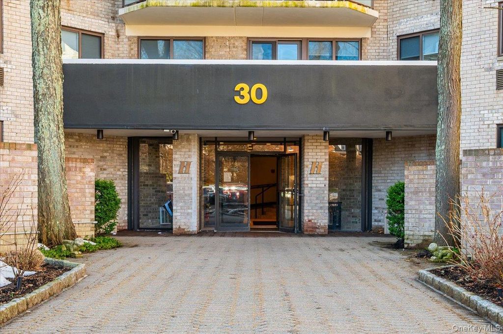 30 Greenridge Avenue 4M, White Plains, NY 10605