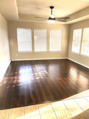 18701 Venture DR, Point Venture, TX 78645