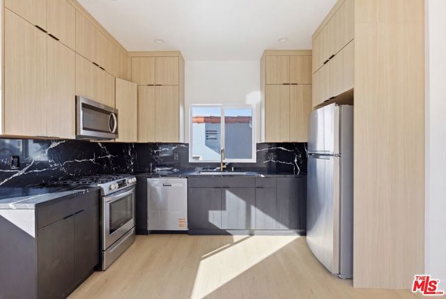 2837 S Redondo Boulevard, Los Angeles, CA 90016